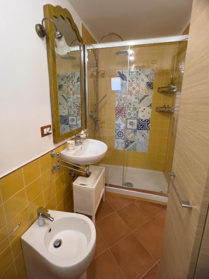 Giallo Napoli Ngoại thất bức ảnh