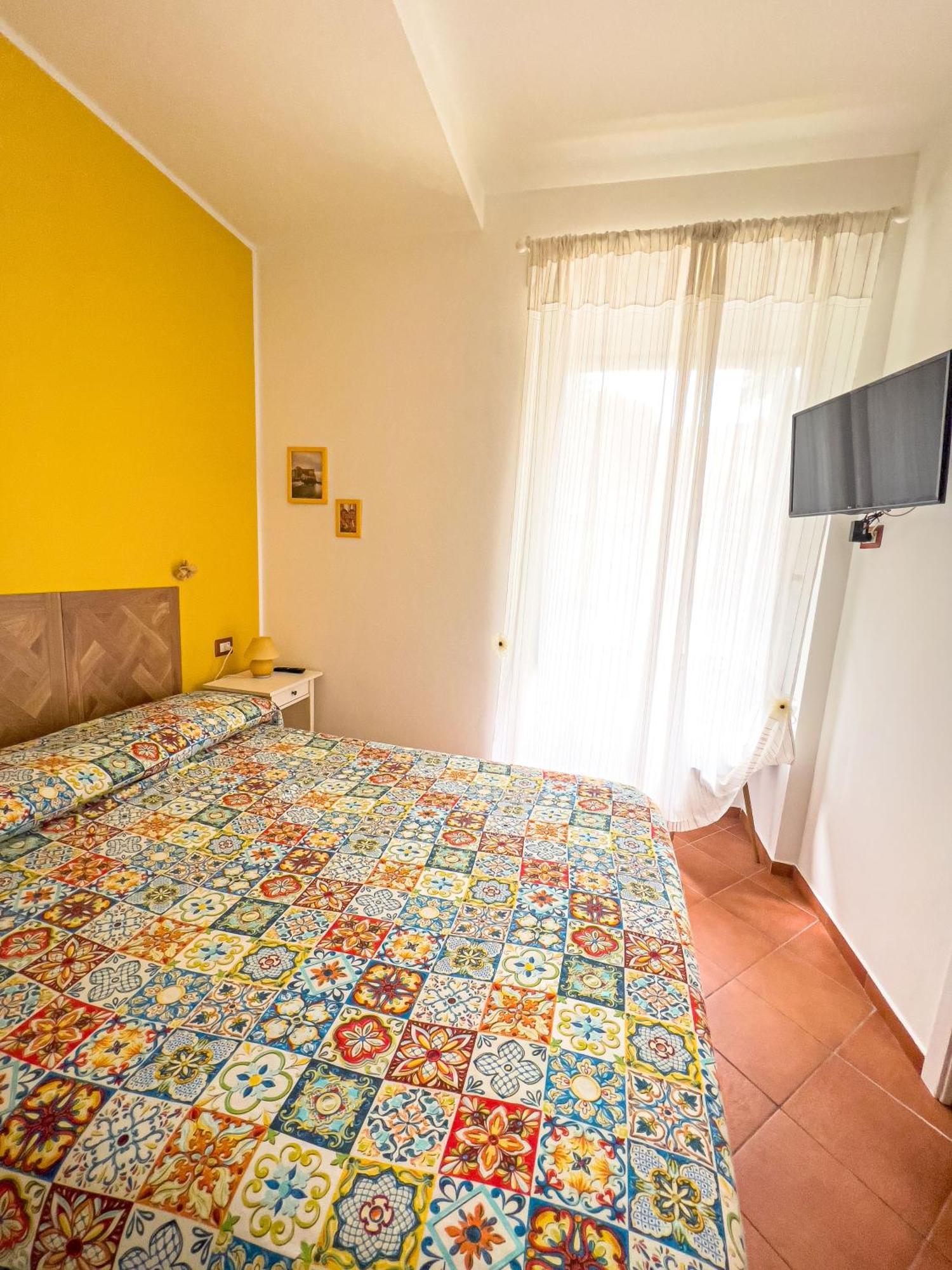 Giallo Napoli Ngoại thất bức ảnh
